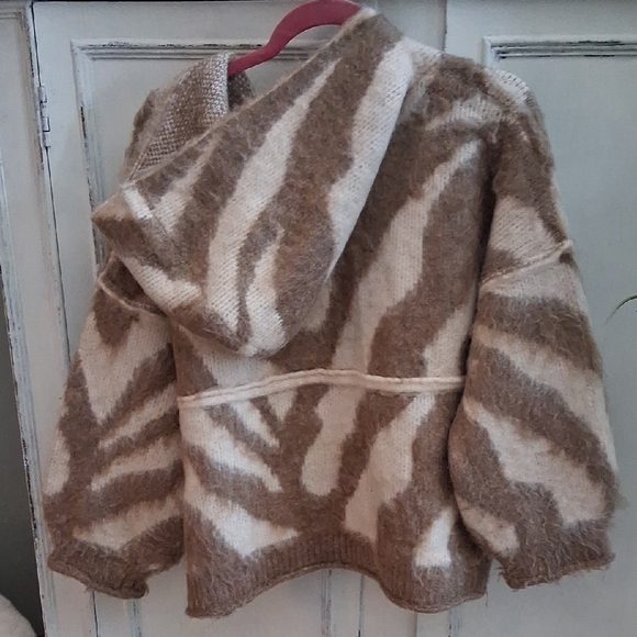 POL Brown and Cream Hooded Sweater - Picture 5 of 7